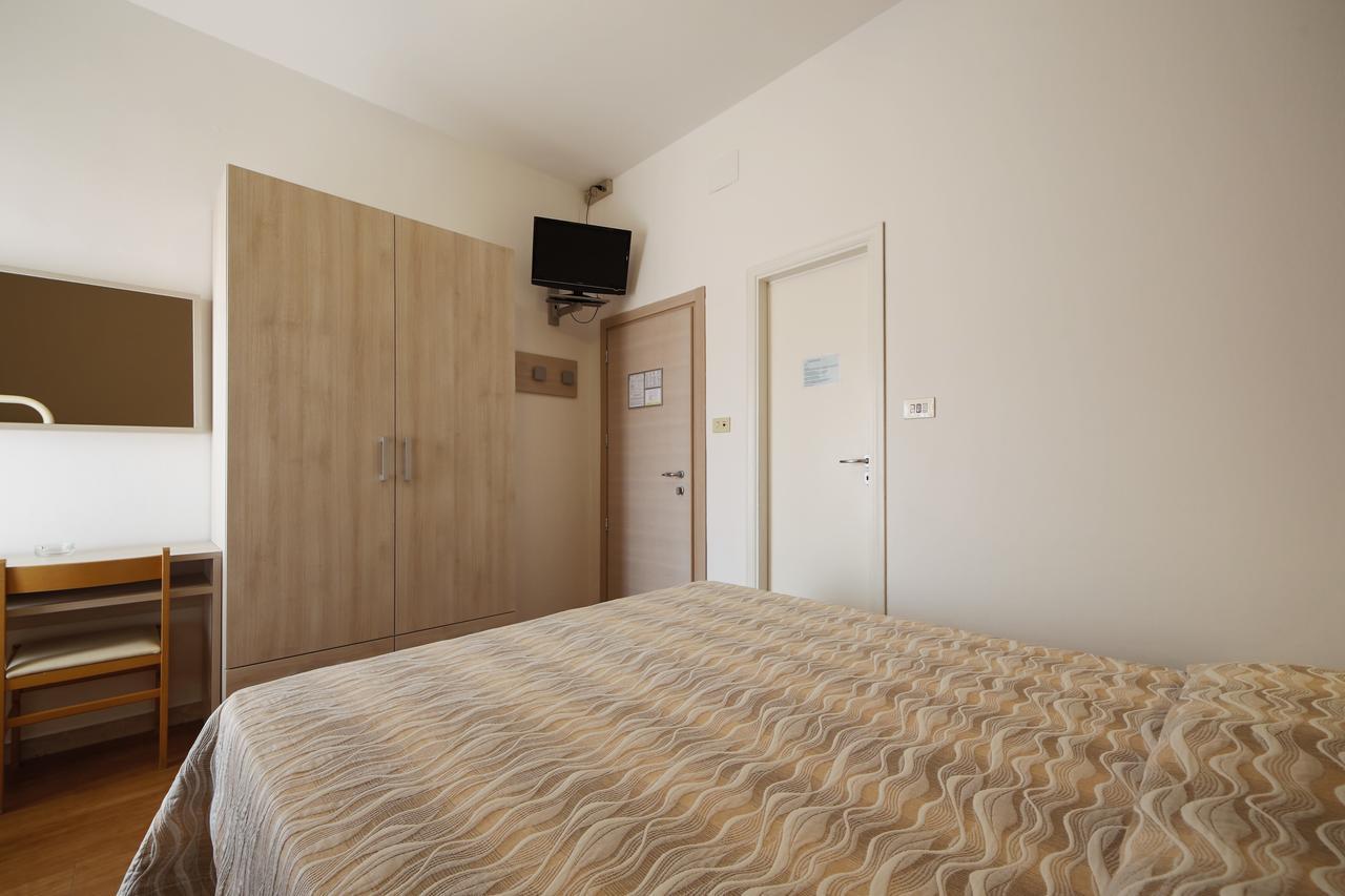 Hotel Susanna Rimini Oda fotoğraf
