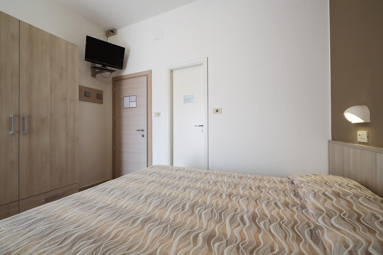 Hotel Susanna Rimini Oda fotoğraf